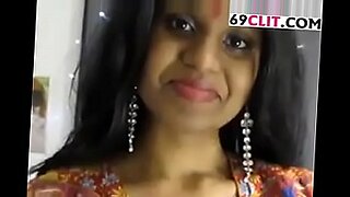 hidden cam catches sexy indian milf