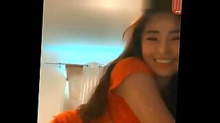 cutie lesbo girl shoves stuff in her ass and it doesnt come out