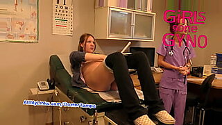 female doctor teaches girl