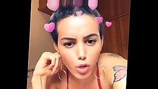 hot brunette gives a great webcam show