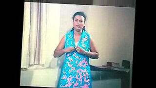 south indian fat bhabi removing clothes