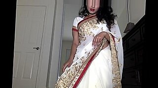 indian mature women in saree in tample