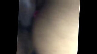teen rubbing pussy on webcam