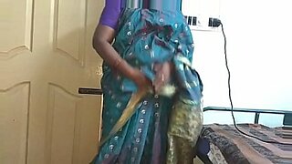 indian sari pee