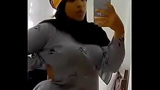 coke girl muna hijab