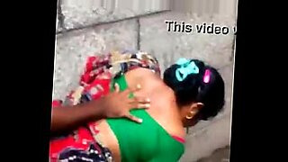 south indian fat bhabi removing clothes