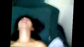 he mulatto girl did not hesitate to masturbate completely naked near the webcam at home