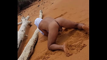 nus na praia