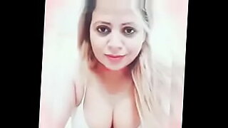 sunny leone kiss and sex in bra banty