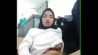 malay hijab girl blow on cam