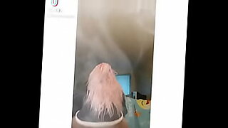 pissing toilet girl