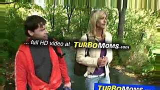 lesbian in front off mom