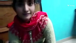 14 year girl seal tuti hindi